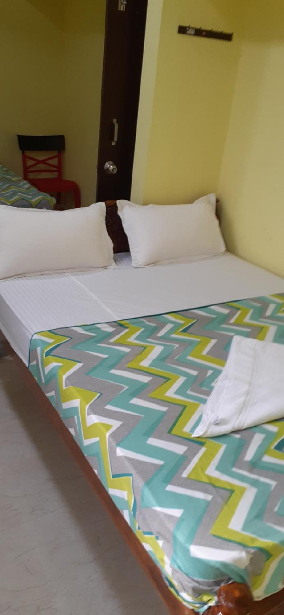 Varadhar Guest House Kanchipuram Bagian luar foto